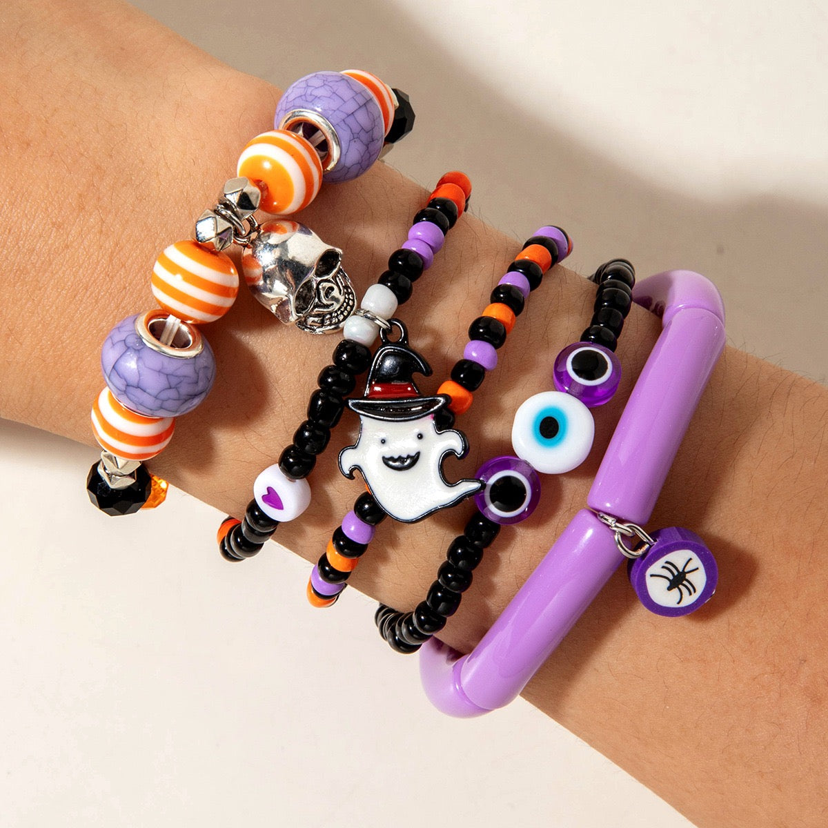 Halloween Bracelet Set for Women - Skull Beaded Bracelet with Evil Eye & Dripping Oil Bat Charm Gothic Jewelry for Halloween Party