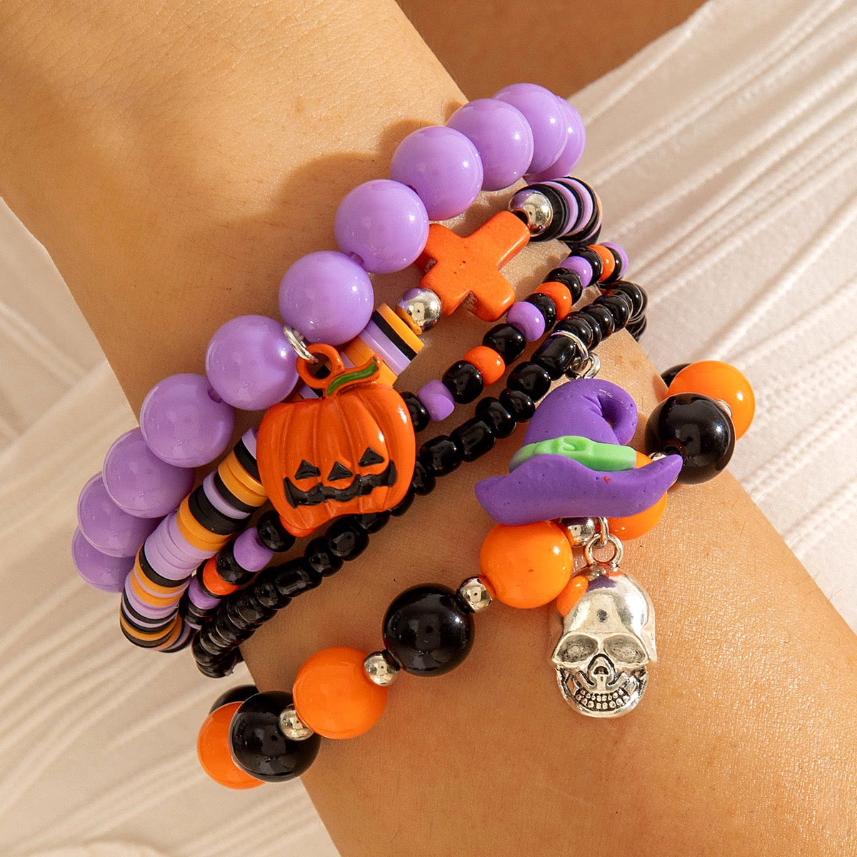 Halloween Bracelet Set for Women - Skull Beaded Bracelet with Evil Eye & Dripping Oil Bat Charm Gothic Jewelry for Halloween Party