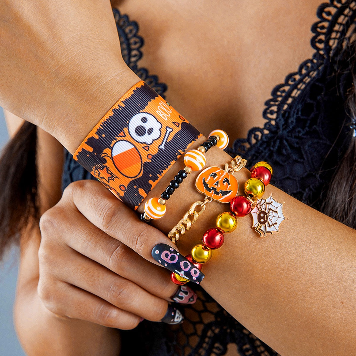 Halloween Bracelet Set for Women - Skull Beaded Bracelet with Evil Eye & Dripping Oil Bat Charm Gothic Jewelry for Halloween Party