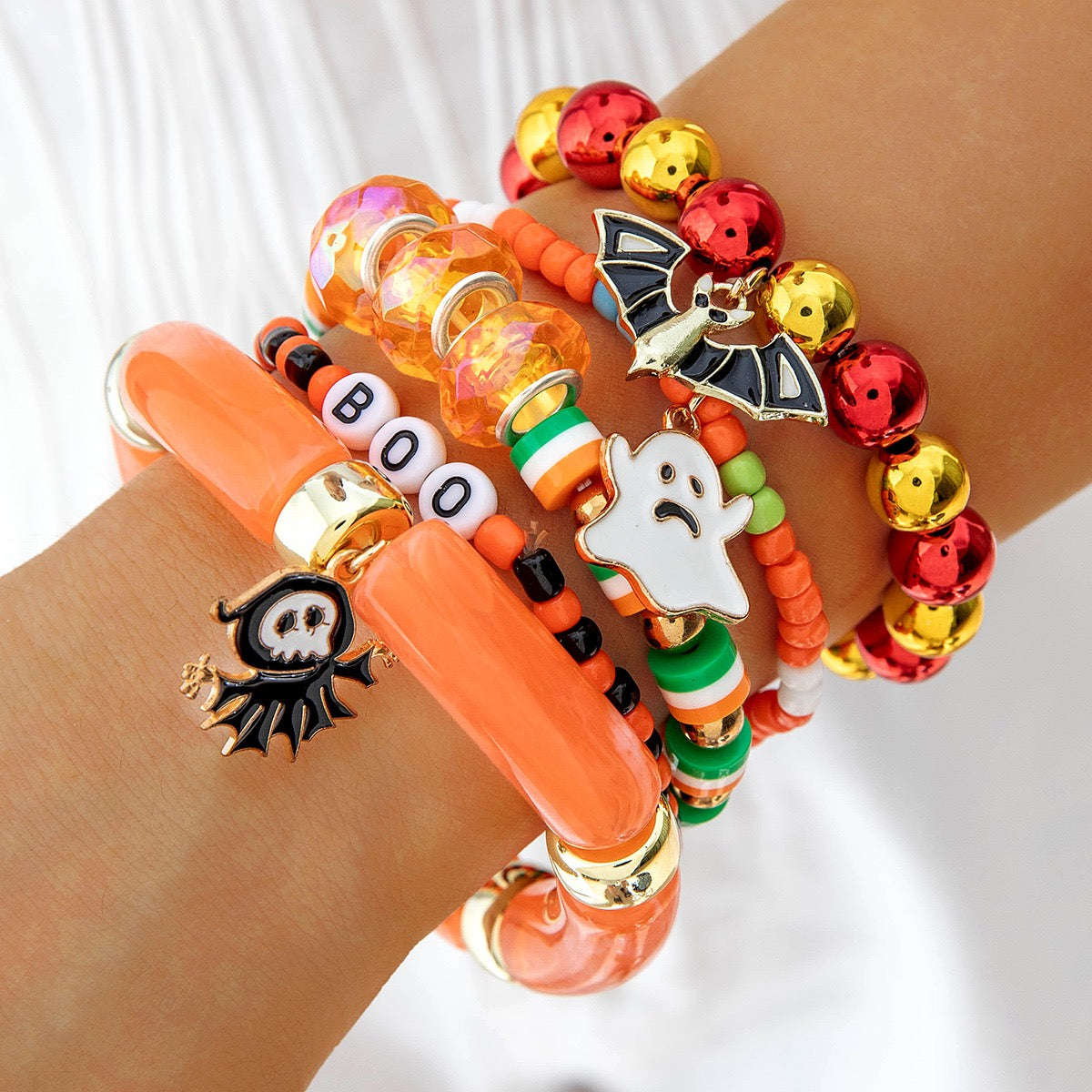 Halloween Bracelet Set for Women - Skull Beaded Bracelet with Evil Eye & Dripping Oil Bat Charm Gothic Jewelry for Halloween Party