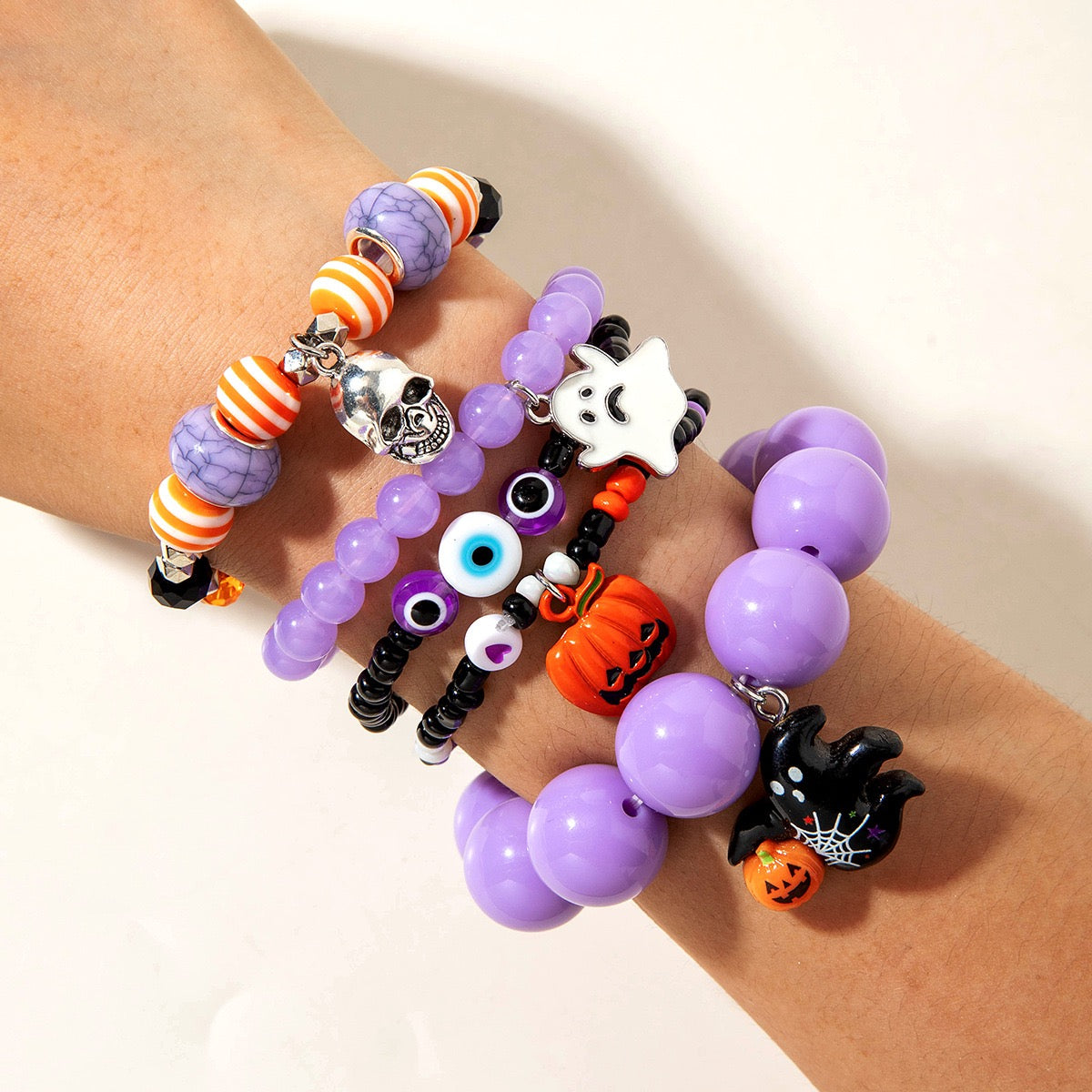 Halloween Bracelet Set for Women - Skull Beaded Bracelet with Evil Eye & Dripping Oil Bat Charm Gothic Jewelry for Halloween Party