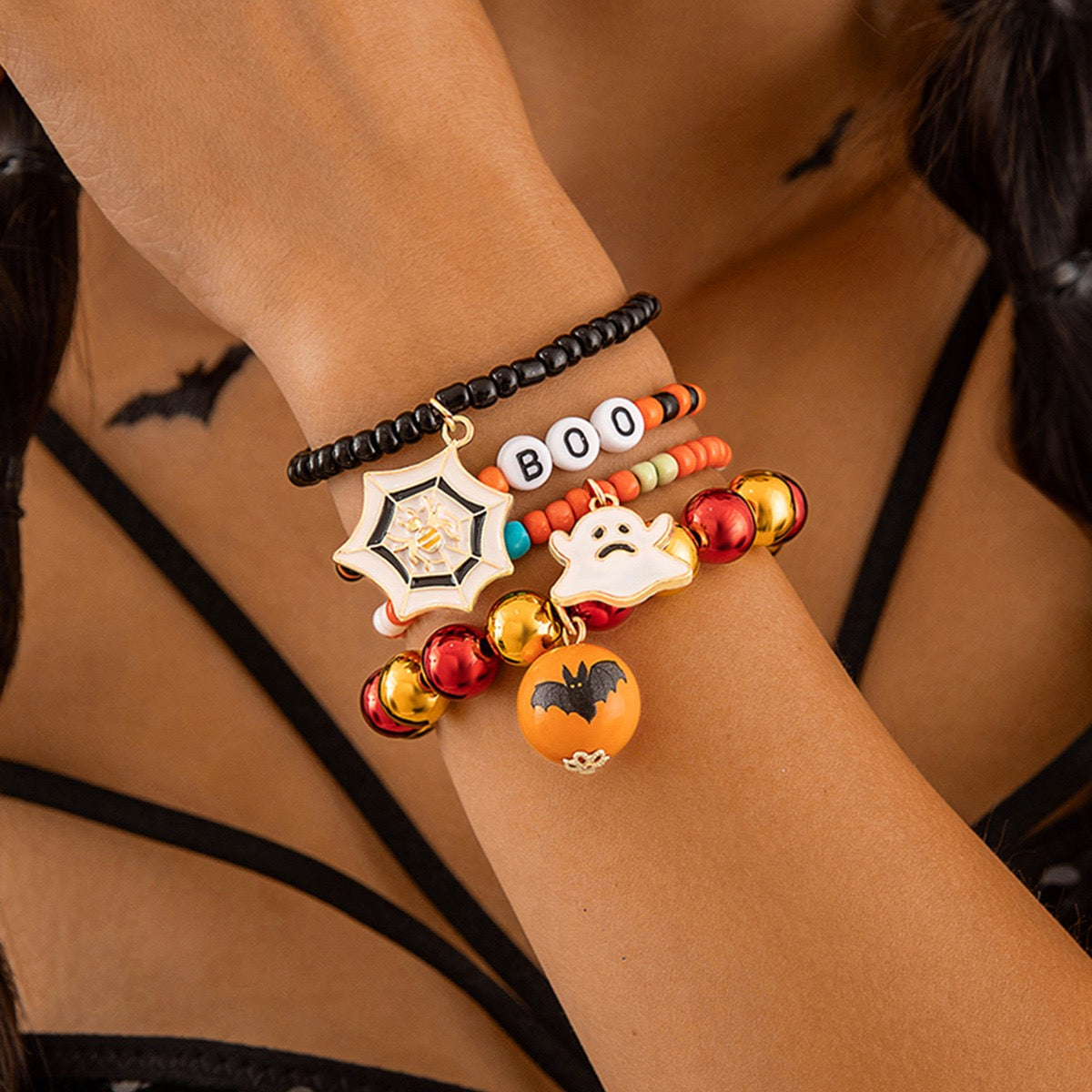 Halloween Bracelet Set for Women - Skull Beaded Bracelet with Evil Eye & Dripping Oil Bat Charm Gothic Jewelry for Halloween Party